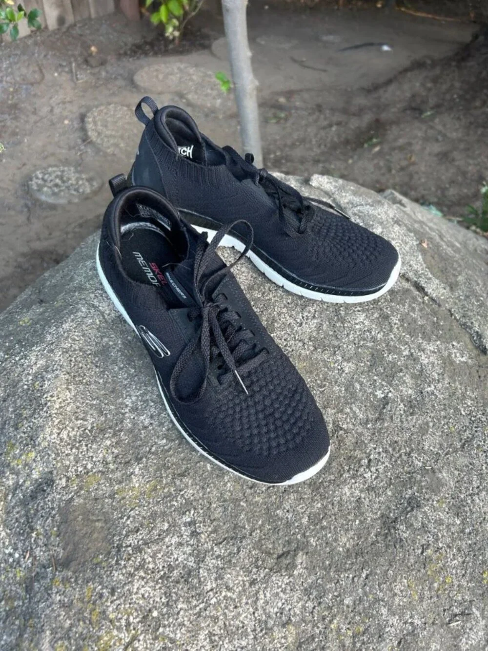 Skechers black memory